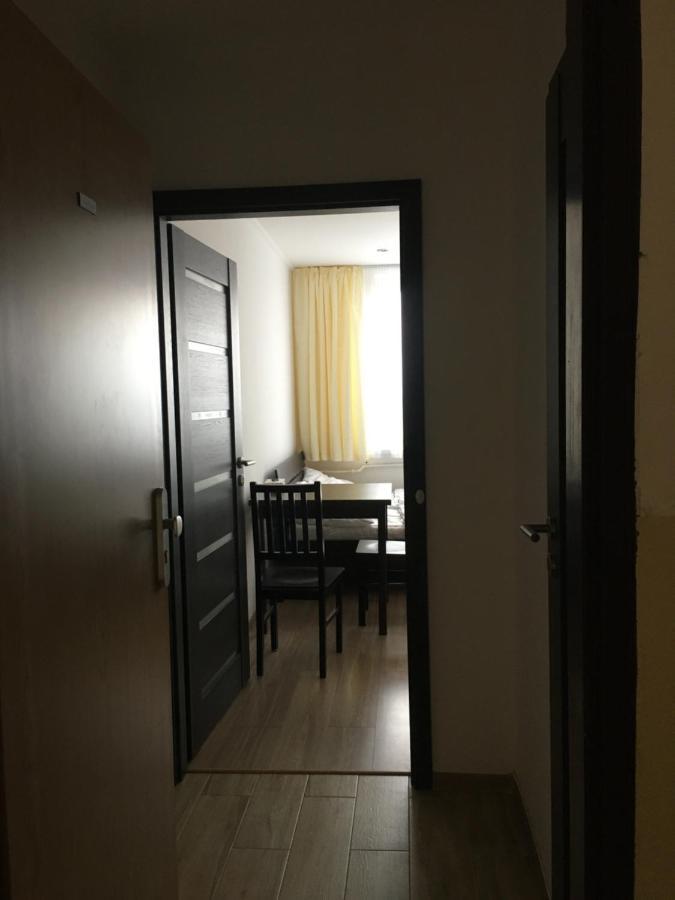 Lovely Studio Apartment Nove Zamky Bagian luar foto