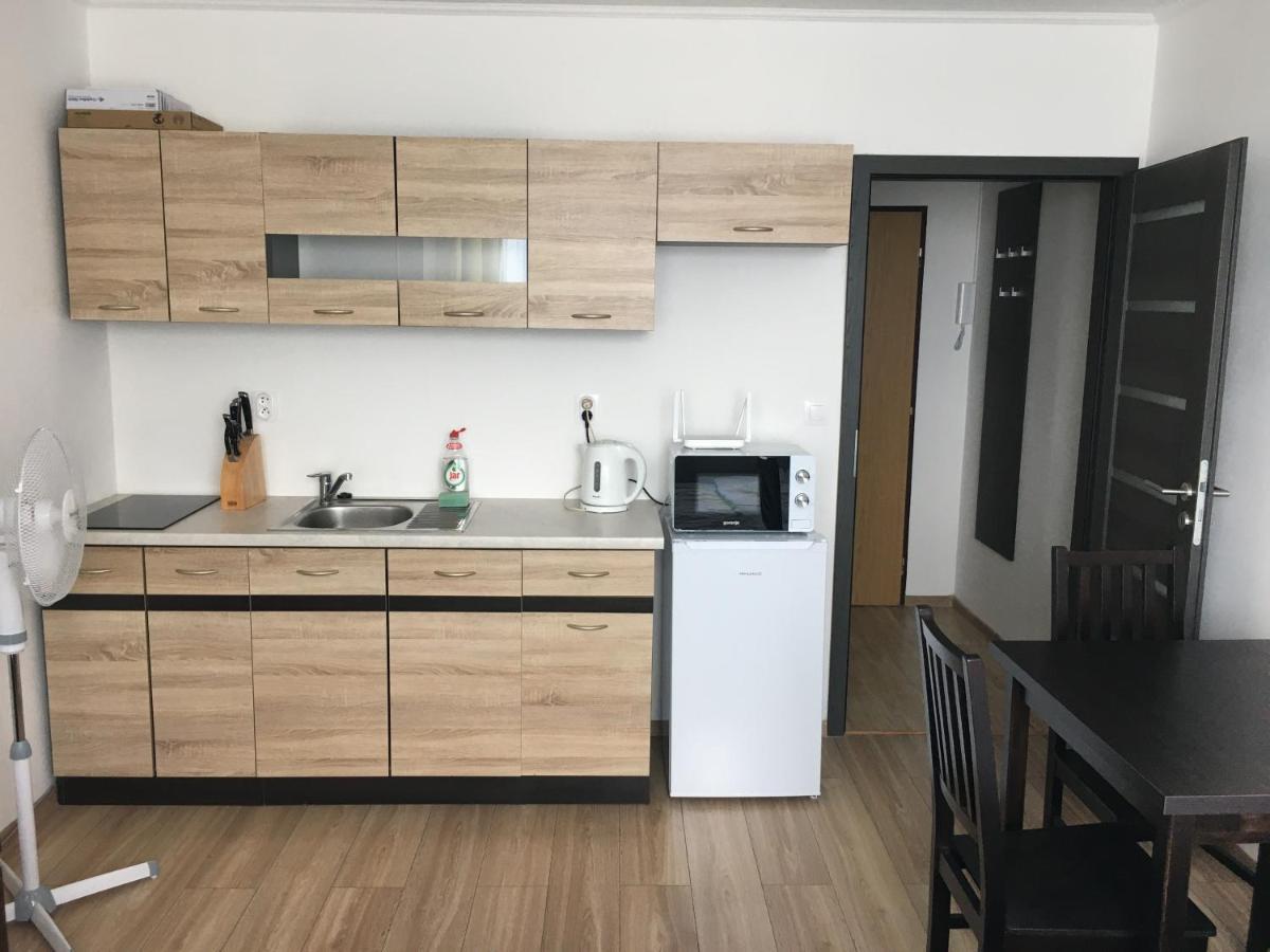 Lovely Studio Apartment Nove Zamky Bagian luar foto